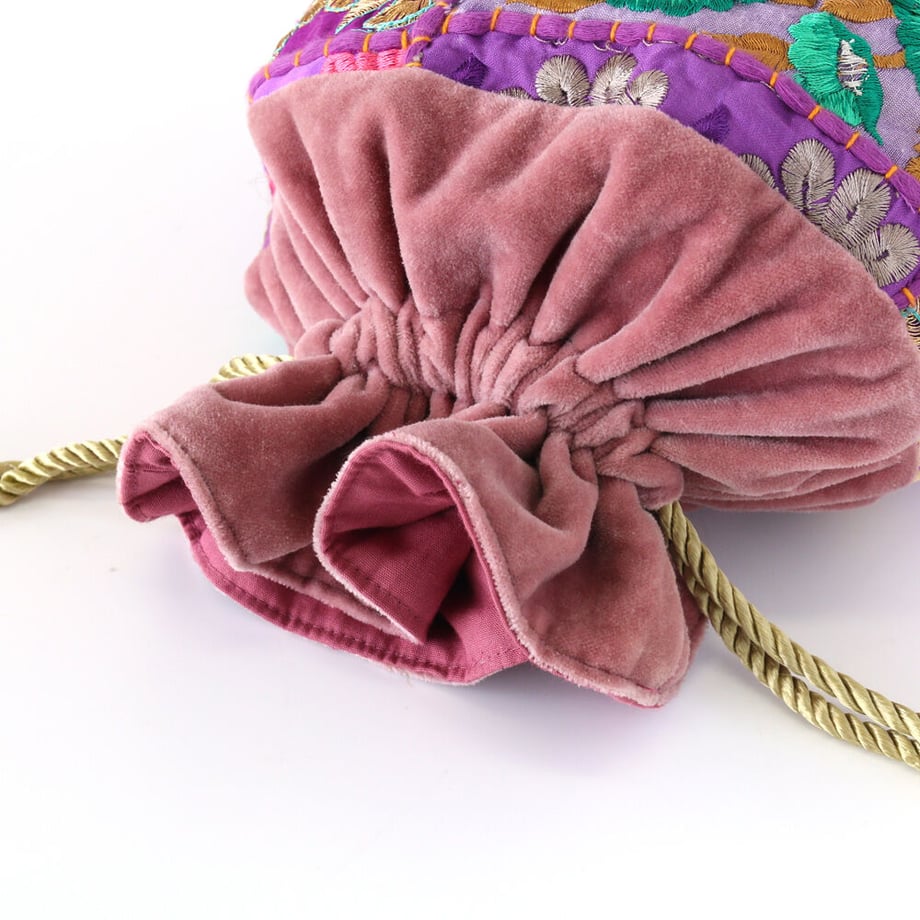インド伝統の刺繍生地で作った巾着バッグ