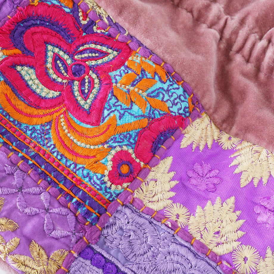 インド伝統の刺繍生地で作った巾着バッグ