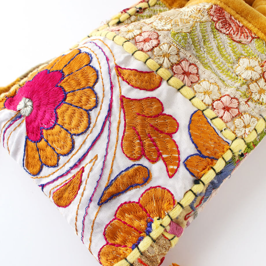 インド伝統の刺繍生地で作った巾着ポーチ